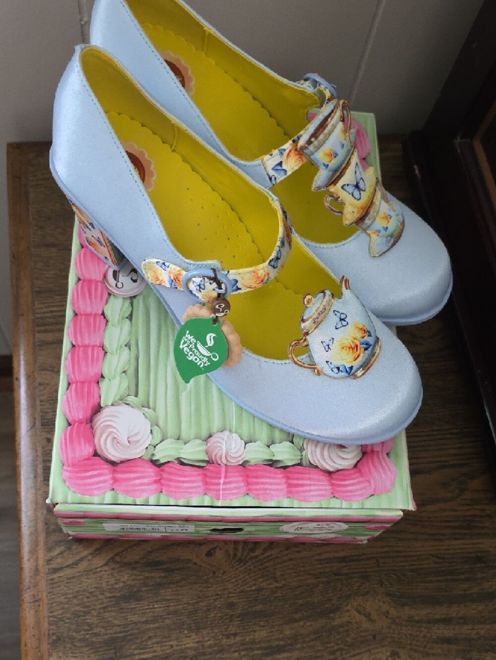New Hot Chocolate Dress Shoes / Heels w/Tea Set Design Sz 8 US/ Eur 38 - Picture 2 of 16